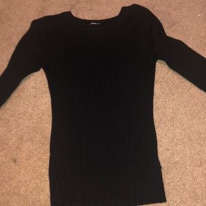 A long sleeve black shirt